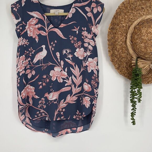 Ann Taylor Loft Cap Sleeve Floral Bird Blouse Flutter Sleeve Blue Pink XS - Picture 1 of 12